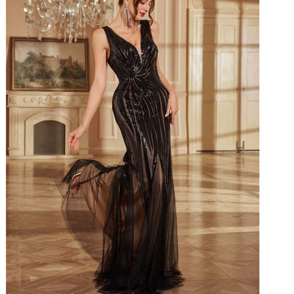 Luxe Black V neck Sequin Mermaid Hem Fitted Party Evening Wedding Dress - Picture 2 of 9